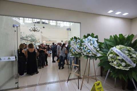 Pioneira da PM, subtenente &eacute; velada com homenagens de colegas