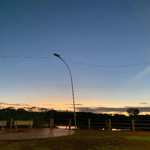 Frente fria avan&ccedil;a e muda o tempo em MS com chuva, vento e queda de temperatura