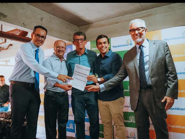 Da quadra para a pol&iacute;tica: professor aposta na experi&ecirc;ncia com jovens