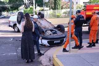 Em acidente na Abrão Júlio Rahe, SUV capota ao se chocar com outro veículo Em acidente na Abrão Júlio Rahe, SUV capota ao se chocar com outro veículo