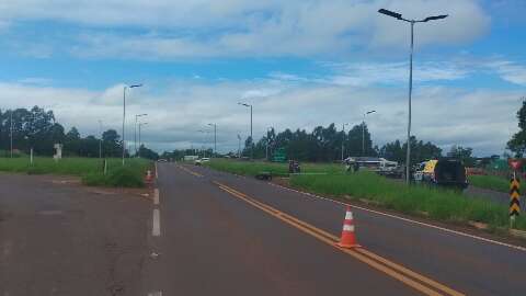 Motociclista morre ap&oacute;s colis&atilde;o em trevo de rodovias na fronteira