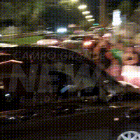 F&atilde;s aguardam Guns em aeroporto e hotel, mas banda evita apari&ccedil;&atilde;o