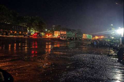 Policial aposentado e esposa morrem em acidente entre carro e caminhonete