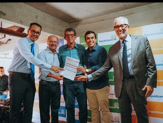 Da quadra para a pol&iacute;tica: professor aposta na experi&ecirc;ncia com jovens