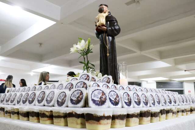 Quer casar? Bolo de Santo Ant&ocirc;nio j&aacute; est&aacute; &agrave; venda em Campo Grande