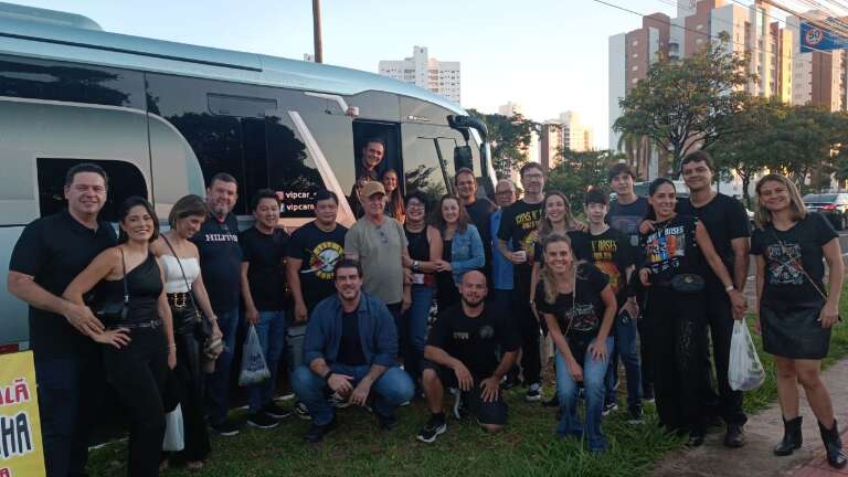 Caravana percorre 230 km e aluga até ônibus para ver Guns N’ Roses na Capital