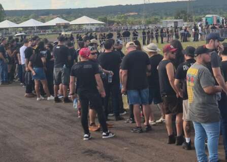 Faltando pouco para a abertura dos port&otilde;es, aut&oacute;dromo tem fila quilom&eacute;trica