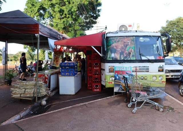 Vereador quer manter ambulantes em frente ao Parque das Na&ccedil;&otilde;es por mais tempo 