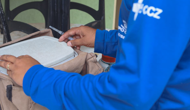 Vacina&ccedil;&atilde;o antirr&aacute;bica em casa atende tr&ecirc;s bairros nesta quinta-feira