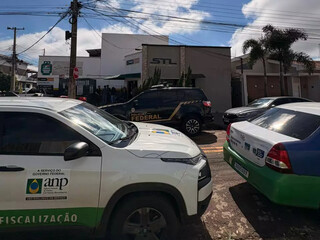 Opera&ccedil;&atilde;o encontra alvar&aacute; vencido e transporte irregular de botij&otilde;es