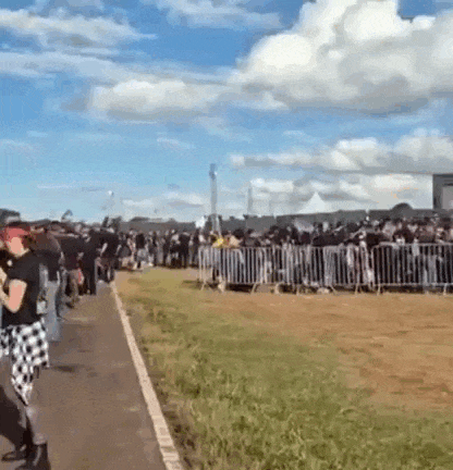 Faltando pouco para a abertura dos port&otilde;es, aut&oacute;dromo tem fila quilom&eacute;trica
