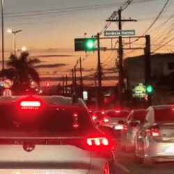 Tentou chegar cedo? Tr&acirc;nsito sentido Lauc&iacute;dio Coelho tamb&eacute;m est&aacute; tumultuado