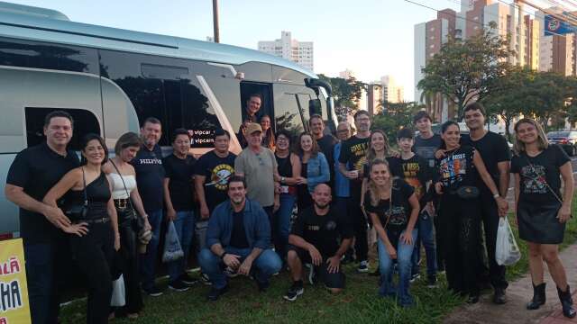 Caravana percorre 230 km e aluga at&eacute; &ocirc;nibus para ver Guns N&rsquo; Roses em na Capital