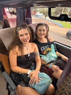 1&ordm; &ocirc;nibus sai lotado do Centro rumo ao aut&oacute;dromo para o show do Guns