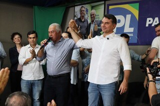 Fl&aacute;vio diz que n&atilde;o copiar&aacute; estilo do pai: "todo mundo que tentou, se deu mal"