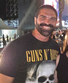 Camiseta do Guns sai por R$ 34 mil ap&oacute;s ambulante trocar cart&atilde;o