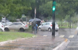 Capital registra chuva pelo 4&ordm; dia consecutivo e temperatura cai 5&deg;C