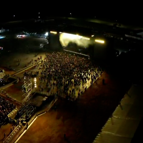 Ambulante sofre mal s&uacute;bito e morre durante show do Guns N' Roses