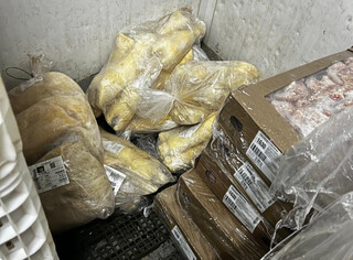 Opera&ccedil;&atilde;o apreende produtos irregulares em dep&oacute;sito e conveni&ecirc;ncias do Alem&atilde;o