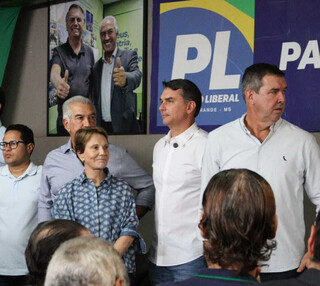 Fl&aacute;vio diz que n&atilde;o copiar&aacute; estilo do pai: "todo mundo que tentou, se deu mal"