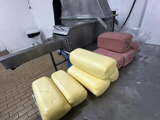 Alem&atilde;o acaba preso ap&oacute;s apreens&atilde;o de 10,4 toneladas de alimentos irregulares