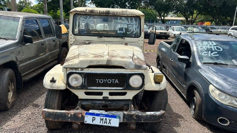 Detran abre leil&atilde;o com Toyota Bandeirante de 1988 e Fazer de 2024