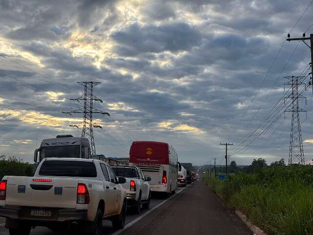 Tumulto na BR-262 tamb&eacute;m prejudicou quem sa&iacute;a da Capital