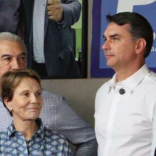 Fl&aacute;vio diz que n&atilde;o copiar&aacute; estilo do pai: "todo mundo que tentou, se deu mal"