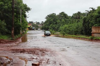 Policial penal &eacute; preso ao dirigir embriagado, xingar e avan&ccedil;ar carro contra PM