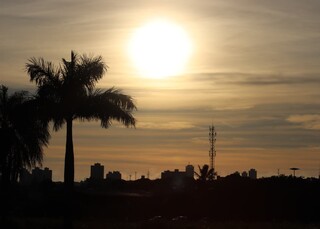 S&aacute;bado ter&aacute; calor de at&eacute; 34&deg;C, tempo abafado e chance de chuva no Estado
