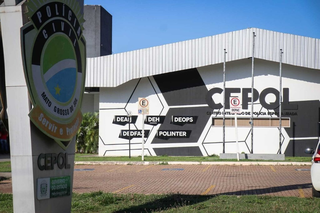 Dona de casa coloca veneno no refrigerante do ex-companheiro e é presa Dona de casa coloca veneno no refrigerante do ex-companheiro e é presa