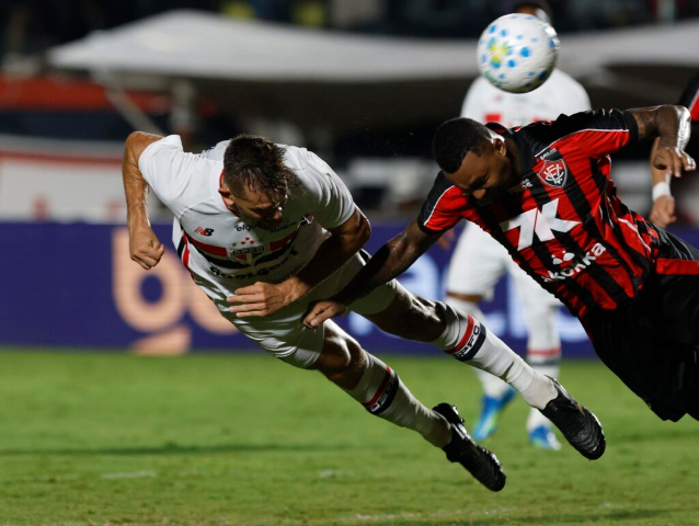 Vit&oacute;ria vence S&atilde;o Paulo e Remo empata com Vasco no Brasileir&atilde;o