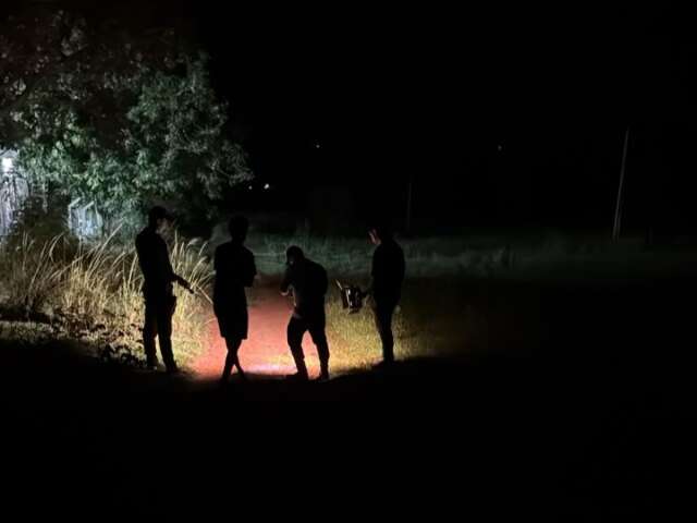 Homem invade casa, &eacute; esfaqueado e morre no p&aacute;tio de frigor&iacute;fico