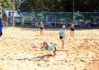 Atentos aos lances, pais acompanham os filhos nos Jogos Escolares