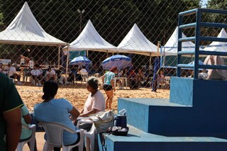 Atentos aos lances, pais acompanham os filhos nos Jogos Escolares