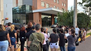 Guns N’ Roses deixa hotel rumo ao Aeroporto de Campo Grande Guns N’ Roses deixa hotel rumo ao Aeroporto de Campo Grande