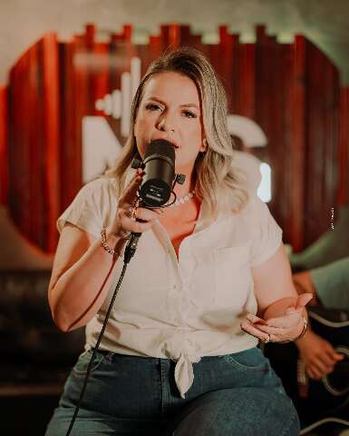 Com 20 anos de m&uacute;sica, Rubia de Angelis grava DVD na Expogrande