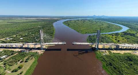 Ponte da Rota Bioce&acirc;nica sobre o Rio Paraguai deve ser conclu&iacute;da em 31 de maio