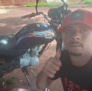 Motociclista morre após colisão frontal com caminhão na BR-262 Motociclista morre após colisão frontal com caminhão na BR-262