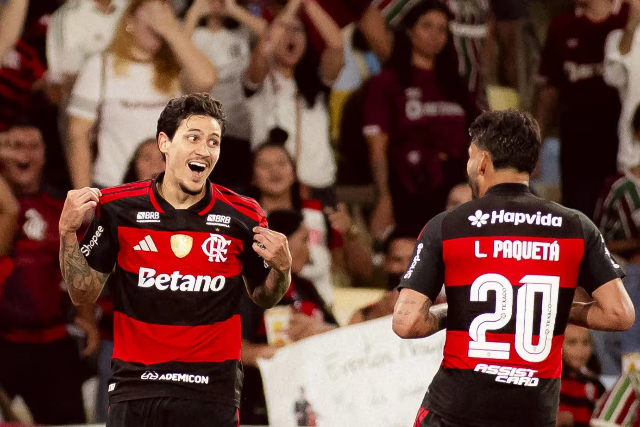Flamengo vence Fluminense com gols de Pedro e assume vice-lideran&ccedil;a