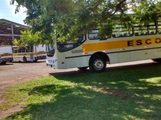 Falta de transporte escolar deixa alunos sem aula e prejudica semana de provas