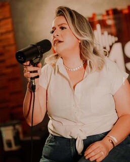 Com 20 anos de m&uacute;sica, Rubia de Angelis grava DVD na Expogrande