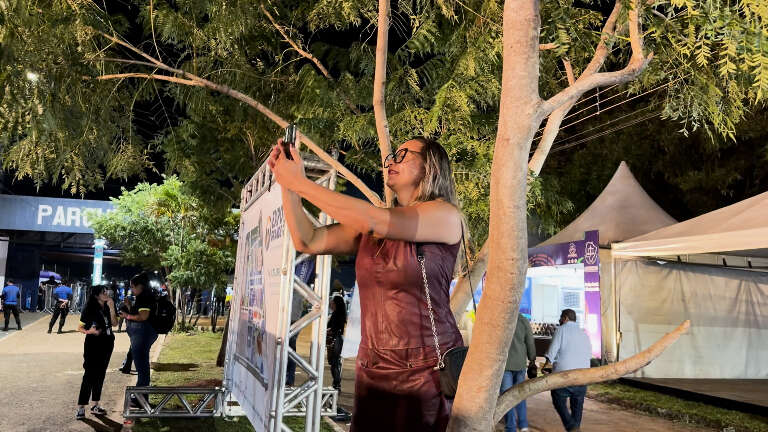 De graça, galera aposta no "gramarote" para acompanhar a Expogrande