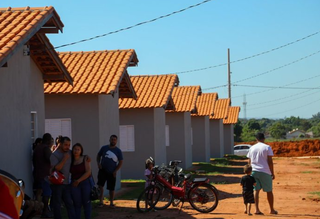 Governador entrega moradias e anuncia obras em Coxim e Tr&ecirc;s Lagoas