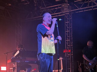 Noite com Nenhum de N&oacute;s e Biquini Cavad&atilde;o lava a alma dos roqueiros