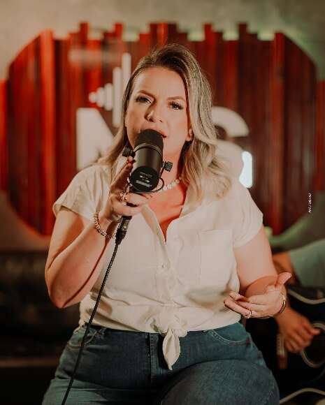 Com 20 anos de música, Rubia de Angelis grava DVD na Expogrande