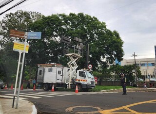 Tumulto e placas contradit&oacute;rias marcam estreia do reordenamento da Afonso Pena 