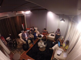 M&atilde;e, filha e amiga viram empresa e emplacam hits no mercado nacional