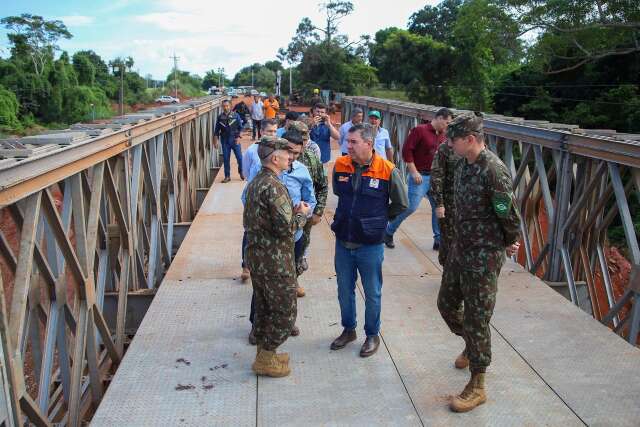 Constru&ccedil;&atilde;o da ponte provis&oacute;ria sobre Rio do Peixe termina hoje