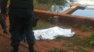 Adolescente de 15 anos bate a cabeça ao saltar em rio e morre afogado Adolescente de 15 anos bate a cabeça ao saltar em rio e morre afogado